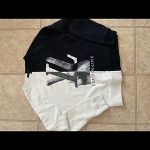 Louis Vuitton, black/white sweatshirt, size medium